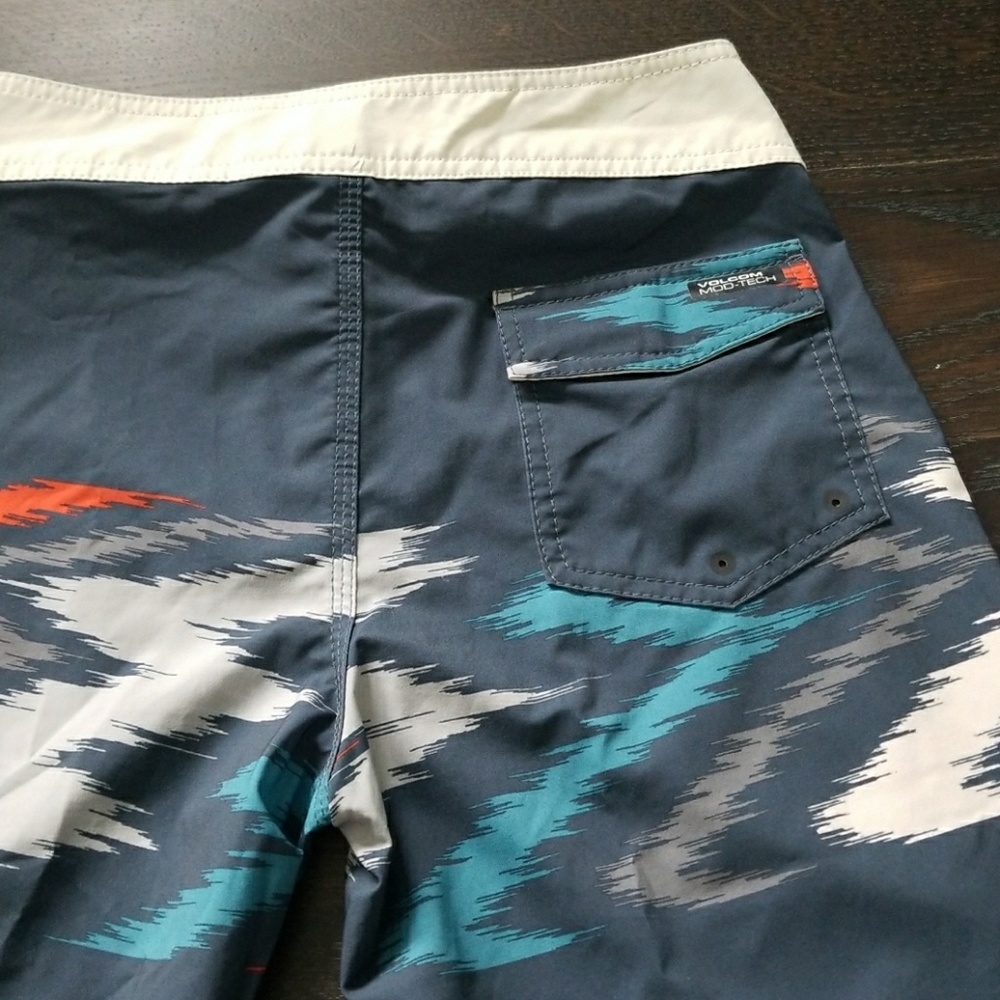 Quicksilver & Volcom Boardshort Bundle! - image 6